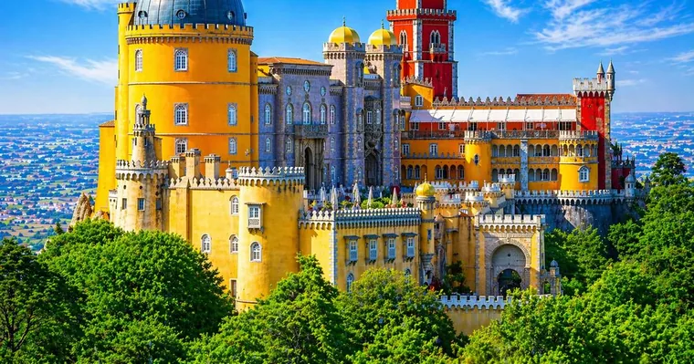 Lisbonne : excursion d’une journée à Sintra avec les palais Pena, Regaleira et Monserrate